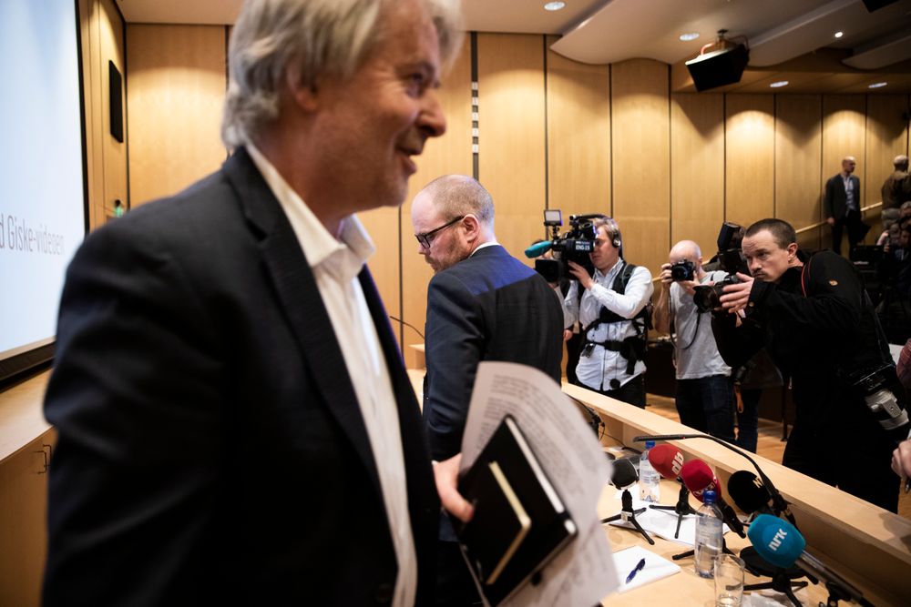 Sjefredaktør Gard Steiro, (midten) og styreleder Torry Pedersen (t.v.) under VGs egen evaluering av avisas dekning av den såkalte Giske-videosaken er ferdig. Mediehuset legger fram evalueringen onsdag kveld.Foto: Berit Roald / NTB scanpix