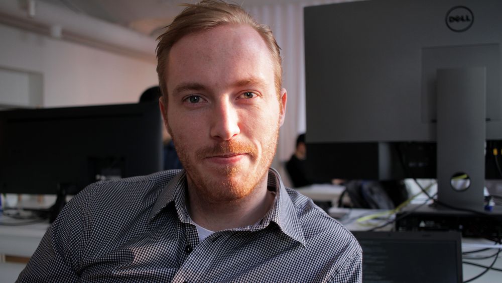 Ståle Zerener Haugnæss har ikke lagt programmeringen helt på hylla i rollen som daglig leder.