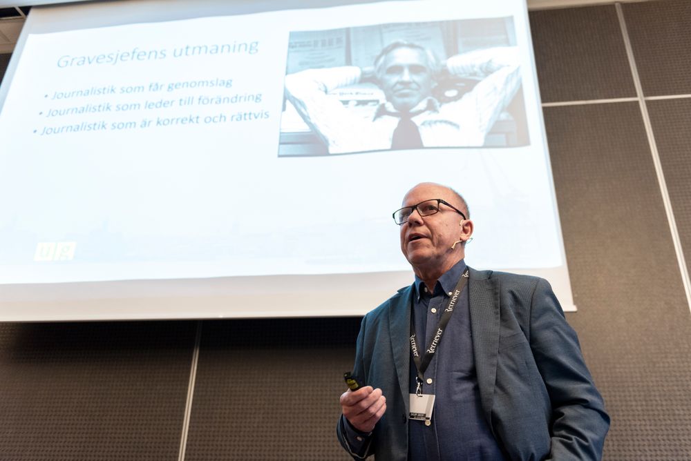 Nils Hanson, redaktør for Uppdrag Gransking på SVT. Her under sitt foredrag på SKUP-konferansen 2019.