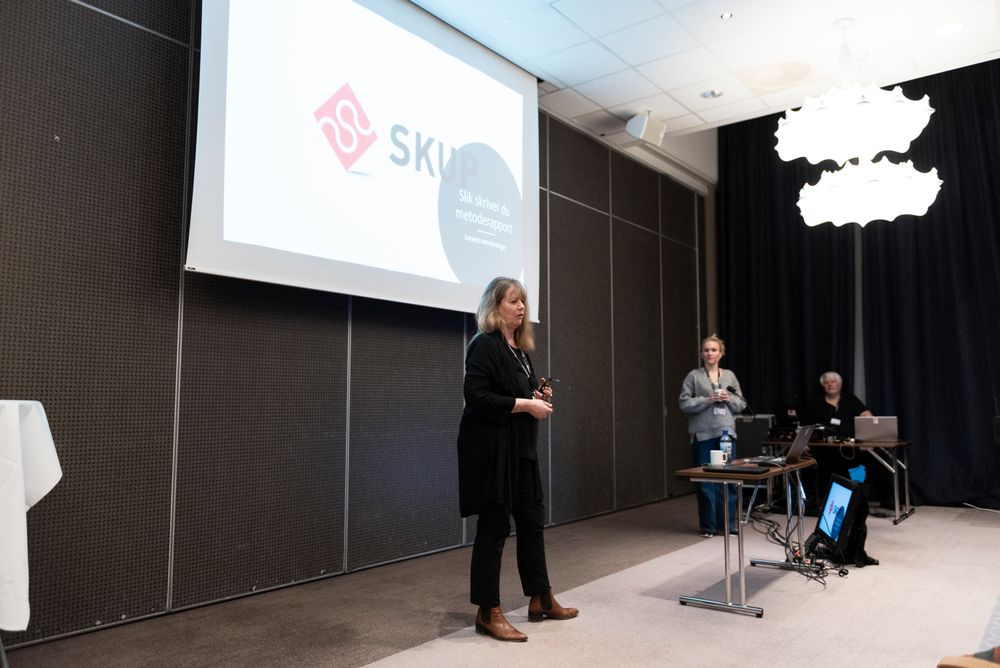 SKUP-jurymedlemmene Vibeke Haug (NRK) og Linn Kongsli Hillestad (Dagbladet).
