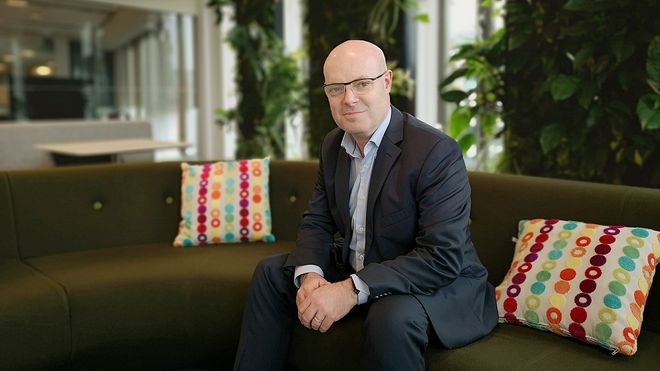 PLANTRONICS BLIR TIL POLY