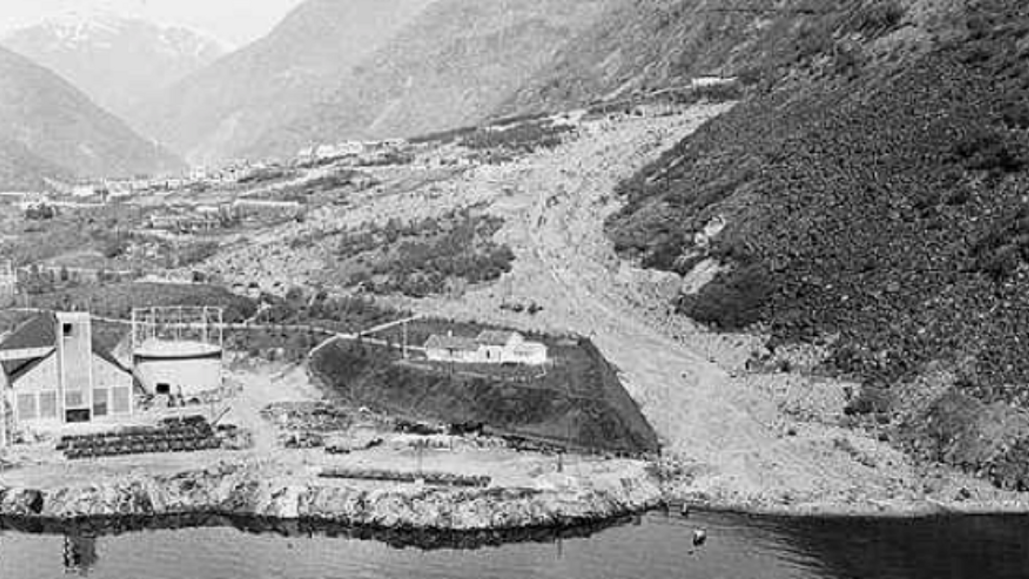 ÅRDAL: Her låg garden Langvoll før i den vart teken av skred.