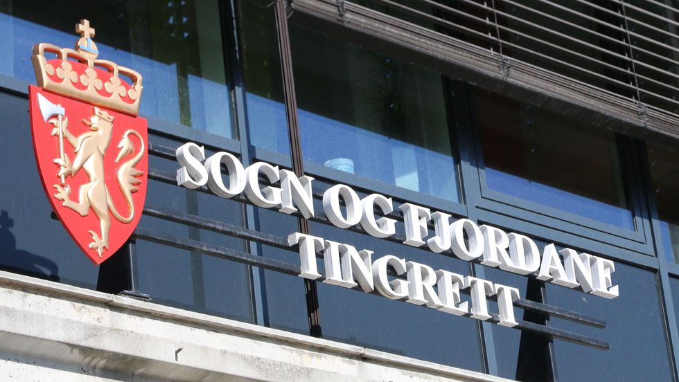 DØMT: Ein sogning tiltalt for å ha brukt kniv mot mor si, blei i Sogn og Fjordane tingrett dømt til eitt år i fengsel.