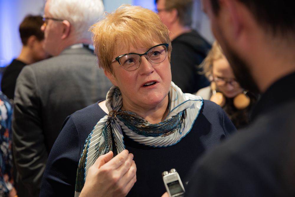 Kulturminister Trine Skei Grande (V) under fremleggelse av mediestøttemeldingen.