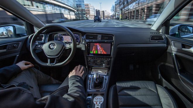 Nå sender Volkswagen selvkjørende e-Golf ut i virkelig trafikk