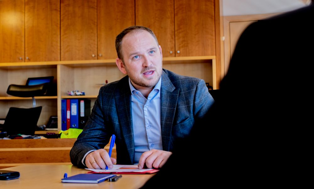 Samferdselsminister Jon Georg Dale (Frp) snakker om ny postlov.
