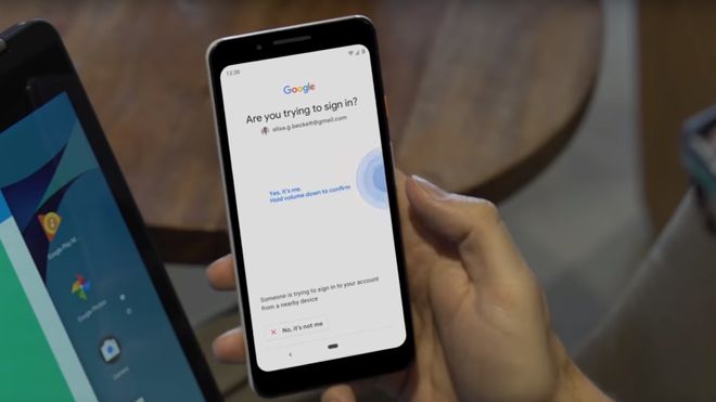 Bekreft innloggingen ved å holde volum ned-tasten på Android-mobilen inne.