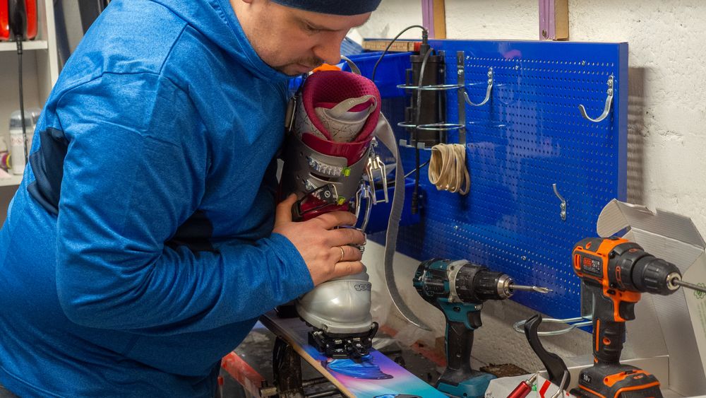 Bankmannen motbeviste materialingeniørene: Laget verdens letteste toppturski