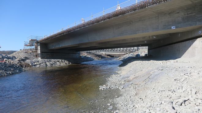 Brua er bare 40 meter lang, men består av 2650 kubikkmeter betong og 476 tonn armering
