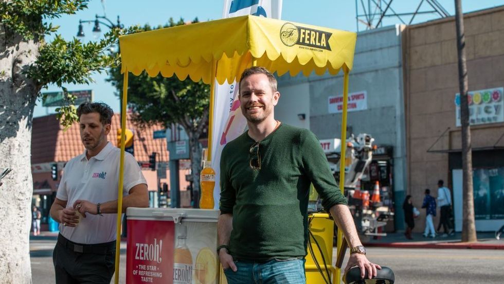 SOGNEPRODUKT PÅ TUR: Den sukkerfrie safta ZERoh! frå Lerum var nyleg å sjå på Hollywood boulevard i Los Angeles. Der fekk amerikanarane prøva.