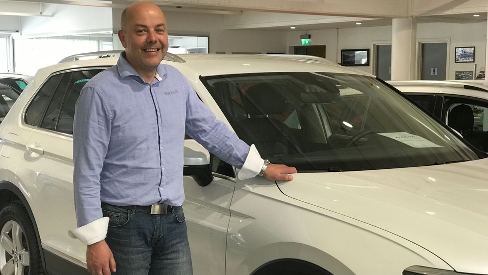 GODT NØGD: Berge & Co i Sogndal har hatt ein fin vekst i Volkswagen-salet i år, konstaterer ein nøgd dagleg leiar Audun Mo.