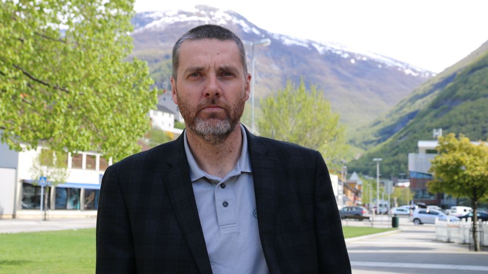 GIR SEG: Kurt Inge Jevnaker gir seg etter fire år i kommunestyret i Årdal. Årsaka er at det vart for tungt å driva politikk i eit lite parti i eit kommunestyre med to store parti som Ap og Sp.