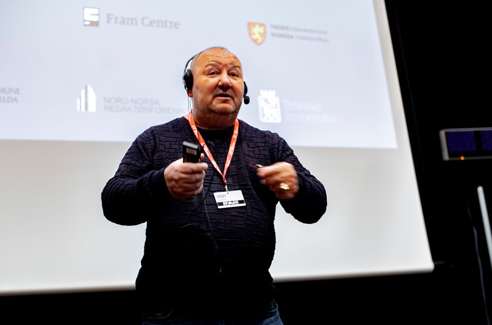 Sergej Kanev er russisk gravejournalist og stod på scenen under Barents Press sin konferanse i Tromsø.