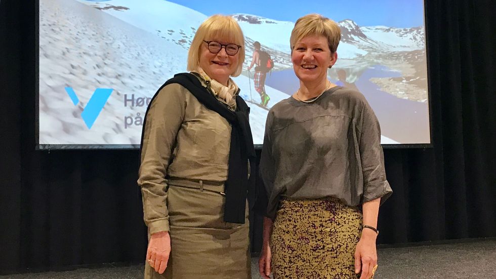 LEVER I TRUA: Rektor Berit Rokne og prorektor Bjørg Kristin Selvik ved Høgskulen på Vestlandet har jobba for at Nortind skal legga fjellførarskulen til Sogndal.
