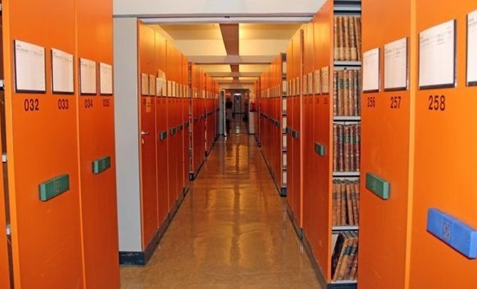 Det er store dimensjoner over arkivene til Arkivverket. Her lagres både offentlige og private arkiver. Illustrasjonsfoto.