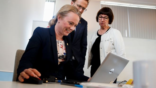 Arbeidsministeren vil la kunstig intelligens ta over arbeidsoppgaver i Nav