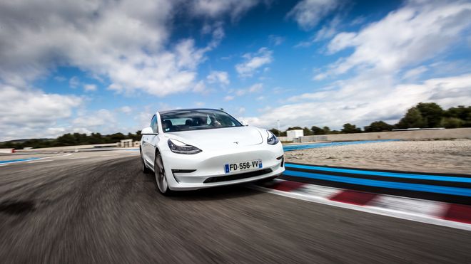 Teslas ingeniører forteller: Slik jobbet vi med Model 3