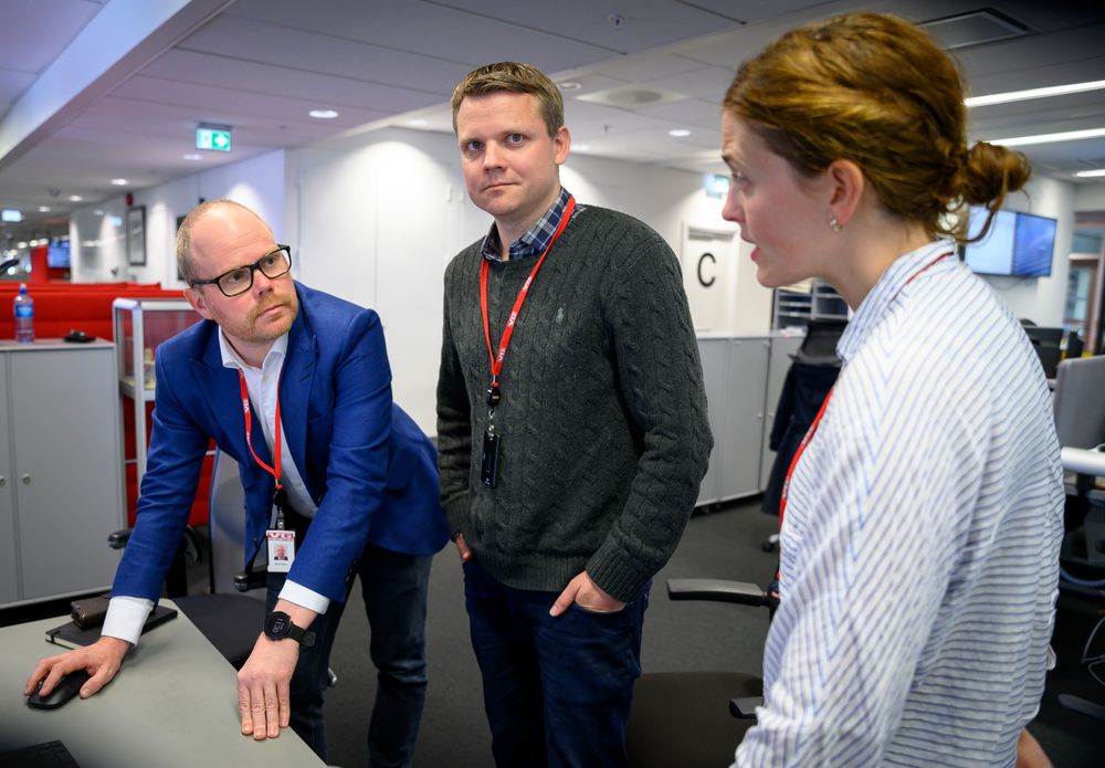 Sjefredaktør Gard Steiro, nyhetsleder Lars Håkon Grønning og nyhetsredaktør Tora Bakke Håndlykken i VG.