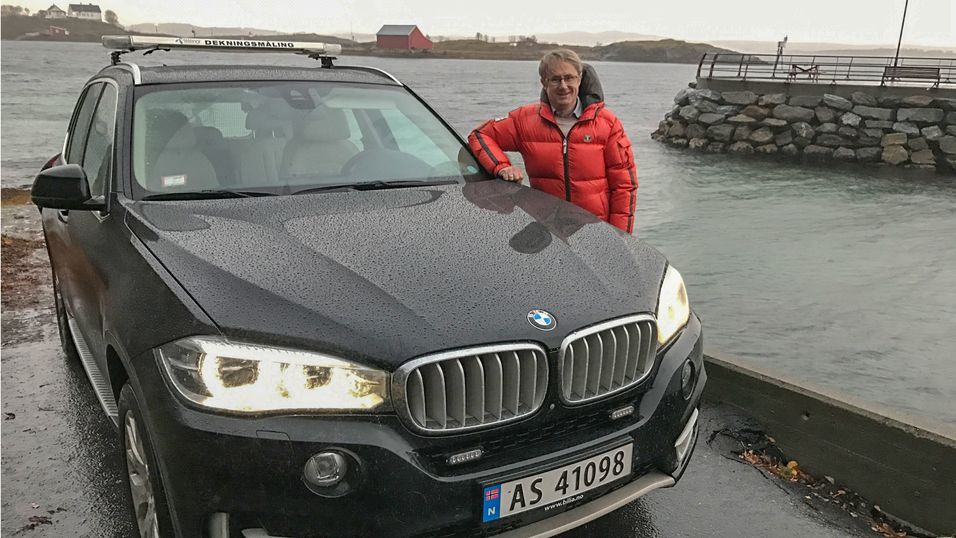 Dekningsdirektør Bjørn Amundsen i Telenor Norge er fornøyd med at mobilnettet har holdt brukbart stand under stormen Gyda. Her fotografert på et annet tidspunkt i Brønnøysund i Nordland.