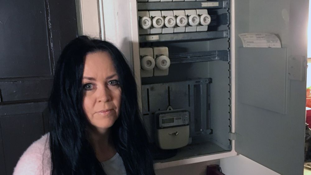 Ann-Lill Doobiedoo Grendahl Elshaug kan slippe å møte Trønderenergi i retten hvis hun betaler for å installere utvendig måler.