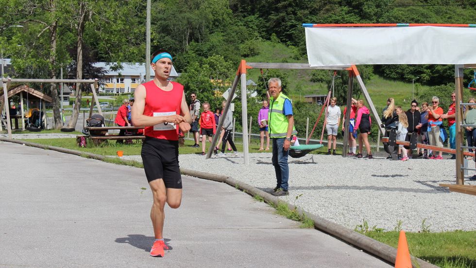 VINNAR: På tida 31.32 var Geir Steig over målstreken med konkurrentane langt bak seg.