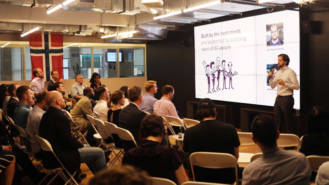 Norwegian pitch night i New York. Boost.ai holder sin presentasjon.