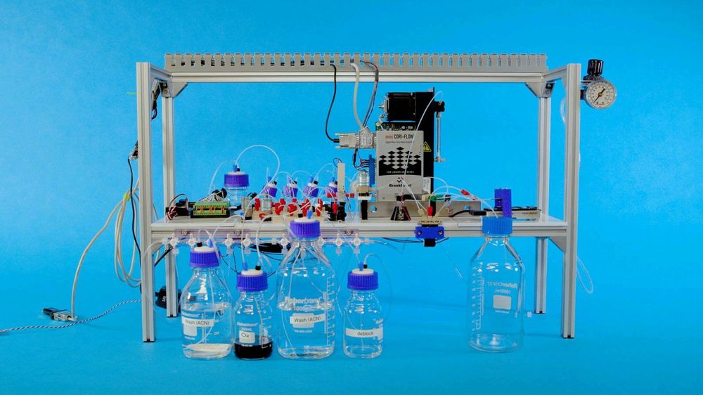 Her ses Microsofts foreløpige oppstilling av utstyr som har automatisert lagring av data i DNA.
