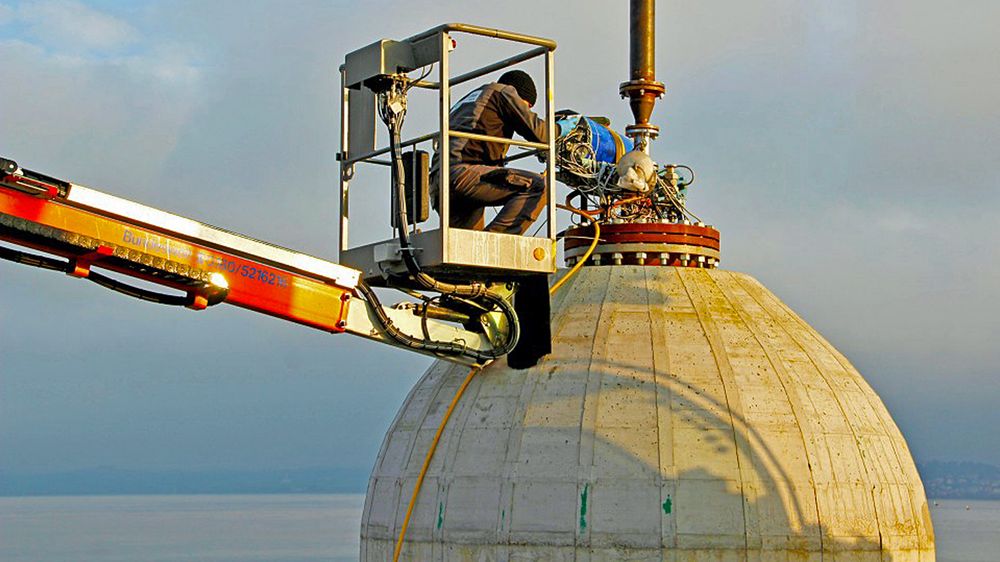 Fram til nå har systemet blitt testet ut i fire uker med en kule på bare tiendedelen av full størrelse på 100 meters dyp i innsjøen Bodensee. Testingen var positiv og viste at ingeniørene klarte å lagre og drifte systemet.