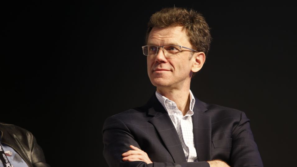 Petter-Børre Furberg er i dag leder for Telenor Norge, og dermed den som får bota i fanget. Forholdet strekker likevel tilbake til da Ragnar Kårhus var norgessjef i selskapet. I mellomtida har også Berit Svendsen kommet og gått som administrerende direktør i Telenor Norge.