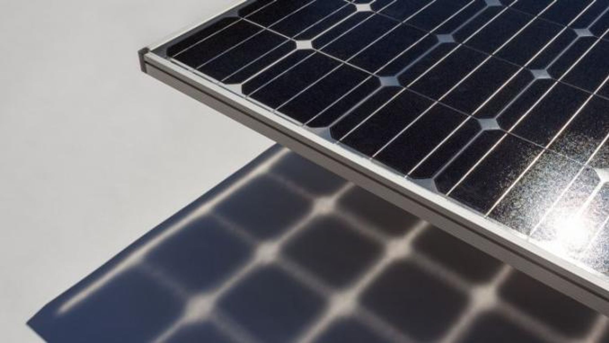 Solceller som fanger lyset fra begge sider har fått fotfeste. Fire endringer gjorde det mulig