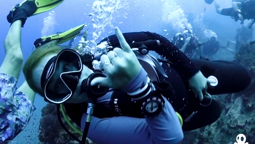 DYKKAR: Nicole under vatn i Thailand.