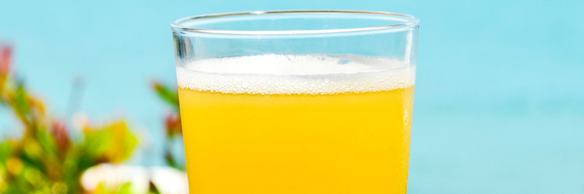 Sitronsmaken på ølet kan du tilsette selv - med hjemmelaget limonade blir øldrinken perfekt