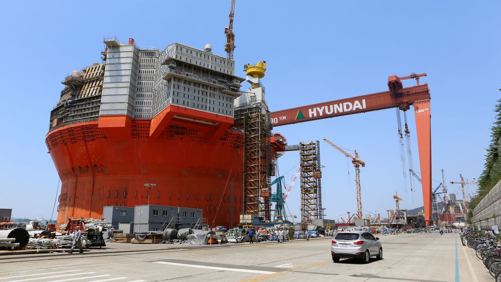 Her, på Hyundai Heavy Industries offshoreverft i Ulsan, Sør-Korea, ble Goliat bygget. Problemene var enorme, og vekten på den flytende produksjons-, lagrings og losseenheten økte så dramatisk at det ble nedsatt en egen arbeidsgruppe for å få redusert vekten.