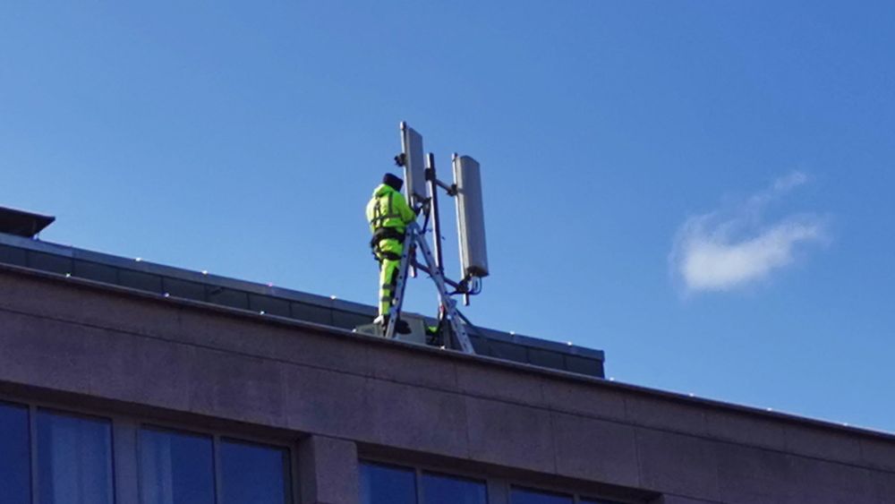 Radioaksessen i mobilnettet står i utgangspunktet påslått, også når det ikke er noen kunder koblet til basestasjonen. Nå forsker Telenor på hvordan de kan forutsi når det lønner seg å slå av nettet for å spare strøm.