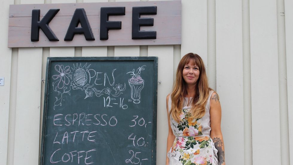 KAFE: Kolonialen er både kafe, pub, platebutikk, og systove.