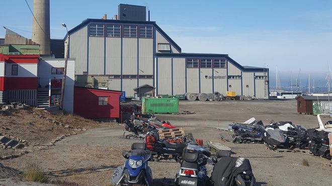 Store forskjeller i energibehovet sommer og vinter skaper problemer for Svalbard. Det vil de løse med en batteripark