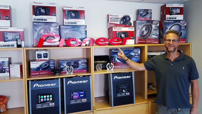 NY DISTRIBUTØR AV PIONEER FOR BIL
