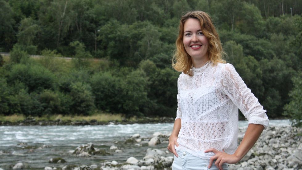 FESTIVALKLAR: Kaia Höl holdt sin første konsert i Farnes kyrkje i fjor haust. I framtida ynskjer ho å ha heile sommaren fullbooka med konsertar.