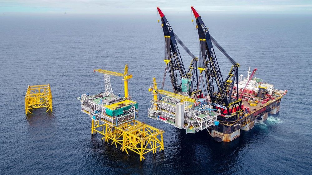 Equinors Johan Sverdrup pekes ut av pressekontakt Morten Eek som ett av de gode nyskapende prosjektene som ikke ville vært mulig uten det tette samarbeidet mellom operatør og leverandør. Han er ikke enig i at selskapet presser leverandørene sine.