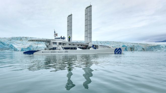 Energy Observer på vei til og ved Svalbard, august 2019