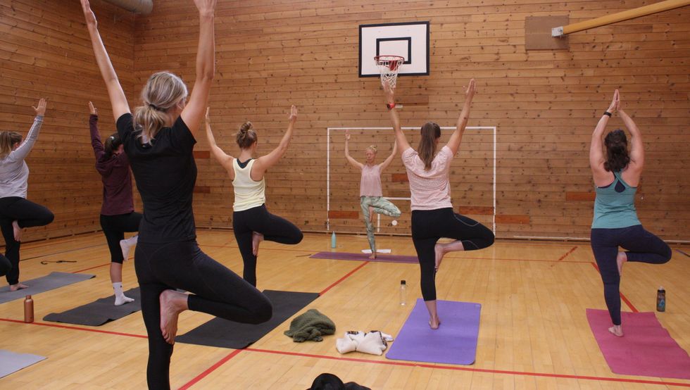 IKKJE BERRE TRENING: For Pernille Opsahl Coward er ikkje yoga ikkje berre ein treningsform, men ein livsstil. Ho meiner yoga gjev ein verktøy som kan brukast i stress- og livsmeistring.
