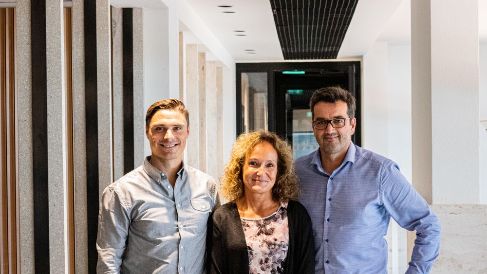 F.v: Kristian Øvsthus, styreleder i Idékapital, sammen med Jeanette Larsen og Espen Krogh, henholdsvis finansdirektør og styreleder i Prediktor AS.
