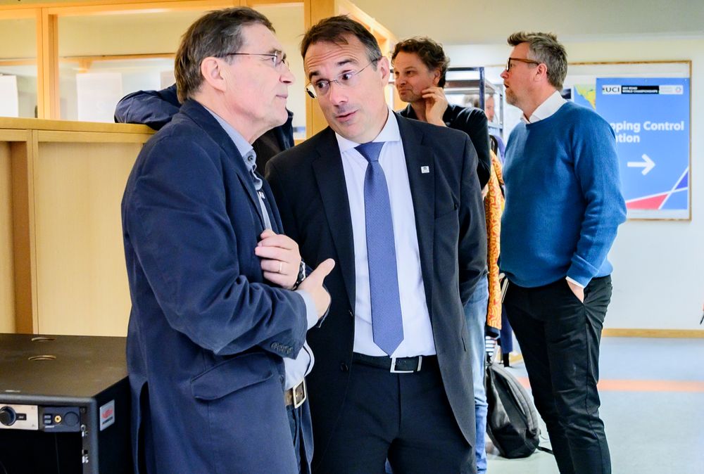 Konstituert dekan Odd Ragnar Hunnes ved avdeling for mediefag ved Høgskulen i Volda og rektor Johann Roppen.