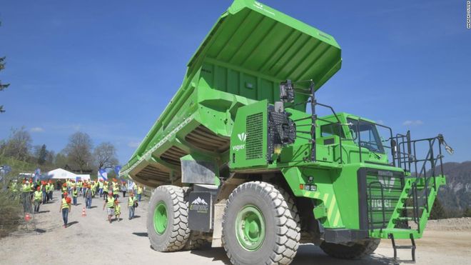 El-giganten frakter 65 tonn stein, sparer 50.000 liter diesel i året og må knapt lades