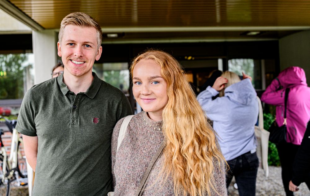 Magnus Kjøren Berg (22) og Carolyn Hannigan (21) har akkurat begynt på journalistikk i Volda.