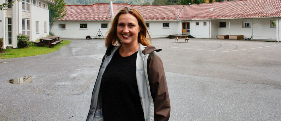 ERFAREN: Wenche Dåe gjekk sjølv på Brekke barnehage og skule, og har jobba som lærar der. No er ho ny rektor ved skulen.
