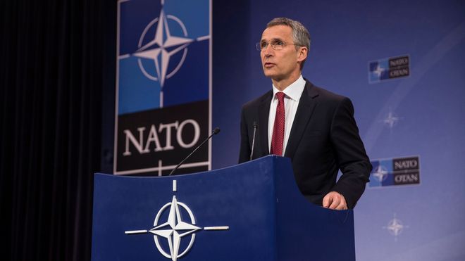 Jens Stoltenberg under en pressekonferanse i Nato-regi.