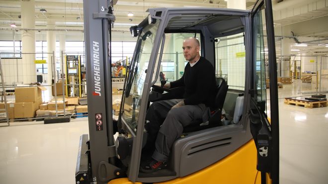 Corvus - åpner batterifabrikk i Bergen 5. september 2019 - total kapasitet opp mot 400 MWh. Intek på Raufoss har levert roboter og utviklet verktøy og automatiseringssystem. 13 roboter i ni celler.
