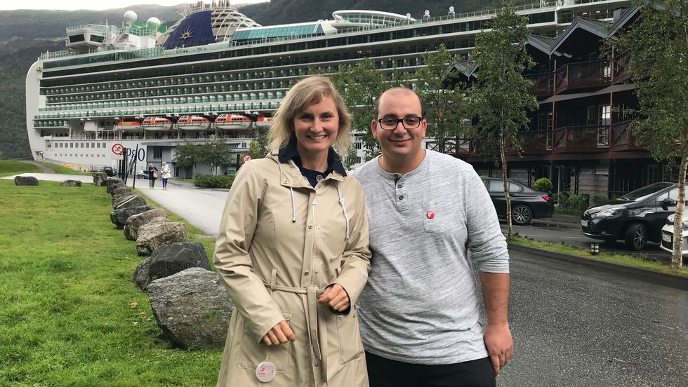 KREV KRAV: Fyrstekandidat Marthe Hammer i Vestland SV og fyrstekandidat Abduljabbar Al Ammouri i Aurland SV meiner Norge kan læra av andre land korleis ein set krav til cruisenæringa.