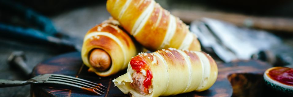 Innbakte pølser er skikkelig fredagsmoro